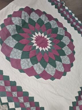 Plum & Green Floral Medallion Quilt - Classic Patchwork Design 81"